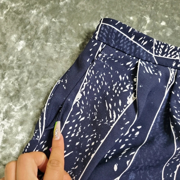 Mossimo Flowy Abstract Pattern Shorts - Picture 5 of 8